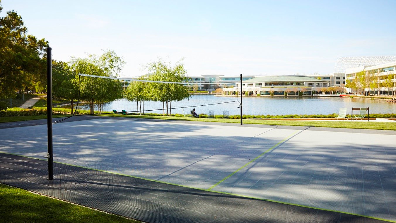 Lakeside Amenities | Bocce, Boating, BRite Bikes, Volleyball